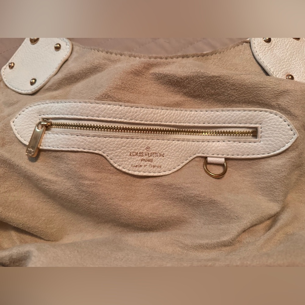 JUST IN TIME FOR CHRISTMAS 🎄 
Almost PRISTINE Louis Vuitton Mahina XL White - Picture 2 of 13